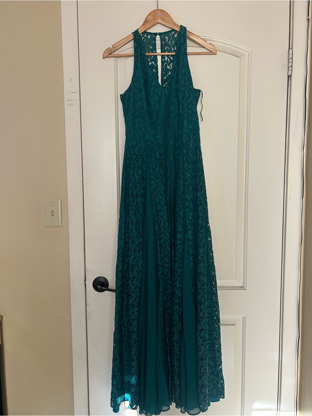 Sleeveless Lace Overlay Maxi Dress in Evergreen